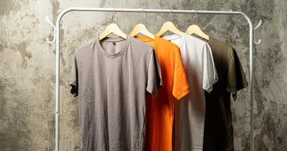 (P) Ce trebuie să știi despre producția tricourilor personalizate