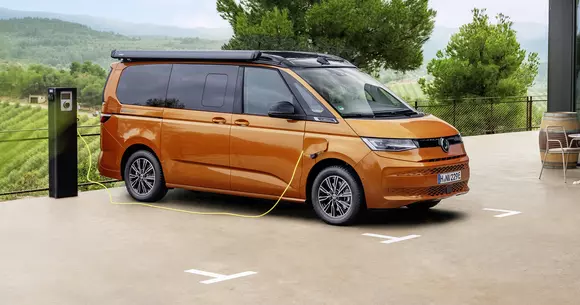 Ediție specială VW California Energy, la 20 de ani de la prima variantă profilată pe camping estival VW California Beach