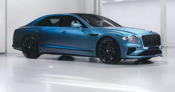 Primul exemplar Bentley Flying Spur Ombré: exotica tratare cromatică o fost adoptată în catalogul opțiunilor Mulliner