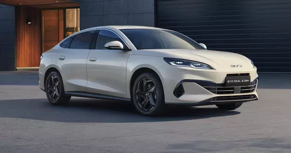 Premiere naționale din partea chinezilor care au atras atențiala SAB 2025: BYD Seal 5 DM-i și Seal 6 DM-i