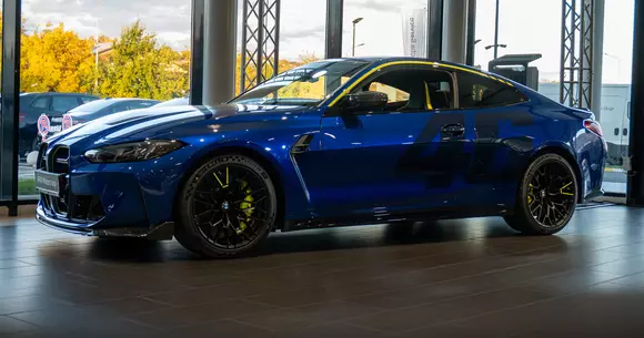 Eveniment excepțional la BMW APAN Motors Iaşi. Acolo s-au livrat două exemplare ale ediției limitate BMW M4 CS VR46