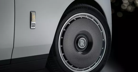 100 de ani e un prag istoric. Prin Rolls-Royce Phantom Centenary Private Collection, este sărbătorit centenarul limuzinei RR de top