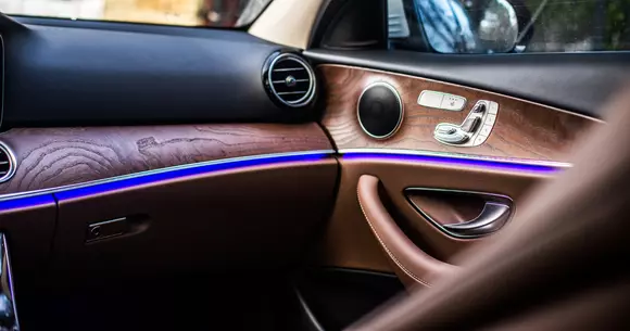 (P) Ghid de personalizare auto: 3 upgrade-uri care îți fac mașina mai sigură și mai atrăgătoare