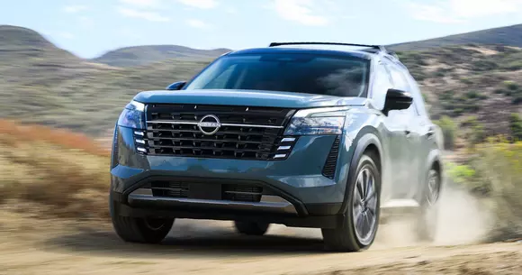 Generație proaspătă pentru Nissan Pathfinder, avansând în continuare pe stilul hightech adoptat de predecesor