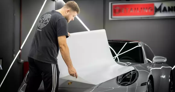 (P) Cum alegi atelierul potrivit pentru montajul foliei auto transparente (PPF)