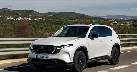 Tratarea evolutivă a stilului pentru noua Mazda CX-5 implică un accent semnificativ pe identitate, cu rafinament inclus