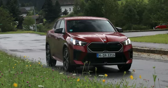 Capabilitățile dinamice remarcabile erau de așteptat de la BMW X2 M35i. Și vin la pachet cu competență în alocarea resurselor