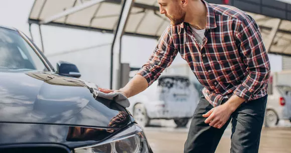 (P) Drumuri mai sigure și vizibilitate maximă: cum să îți pregătești mașina pentru călătoriile de primăvară