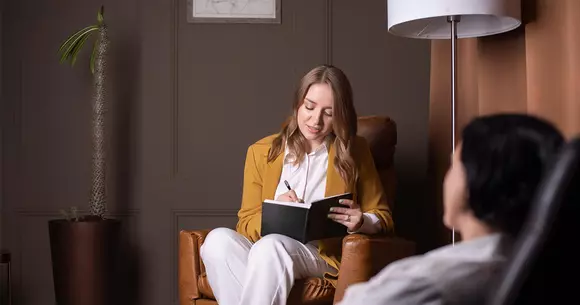 (P) Terapie online: când ceri ajutor nu e slăbiciune, e curaj