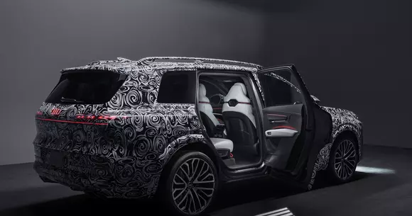 Marca din Ingolstadt a considerat oportun să ni-l prezinte pe marele Audi Q9 începând dinăuntru spre afară