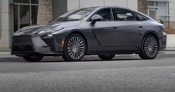 Generație nouă, dar și schimbare strategică: luxosul Lexus ES pune o miză considerabilă pe fabricația în China