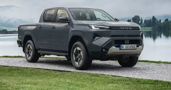 Pentru prima oară în istoria seriei, Toyota Hilux este propusă și în versiune cu propulsie 100% electrică
