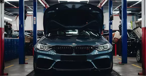 (P) BMW-ul care merita un service pe măsura lui