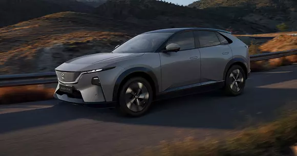 Debut comercial pentru o nouă propunere „electro” japoneză: Mazda CX-6e, sinteză armonioasă de tehnică și design