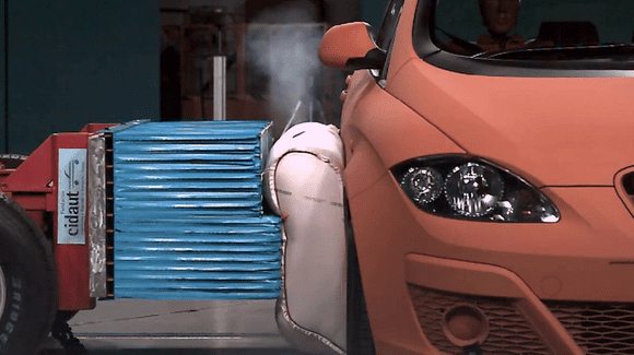 Airbag-urile externe ar putea reduce cu 30% gravitatea accidentelor