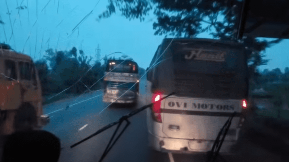 Need For Speed cu autocare, în viața reală: depășiri extreme pe bandă rulantă (VIDEO)