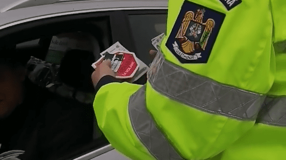 Cei mai de treabă polițiști sunt în Galați. Ce cadou le-au făcut șoferilor (VIDEO)