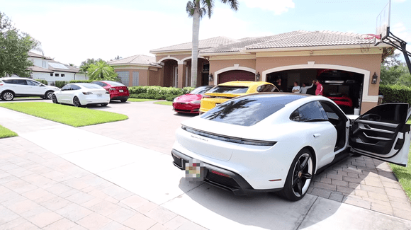 Tesla Model S își testează Cheetah Stance împotriva lui Porsche Taycan (VIDEO)