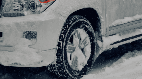 (P) A venit timpul să schimbi anvelopele de iarnă – Află de ce e important să te pregăteşti pentru sezonul rece