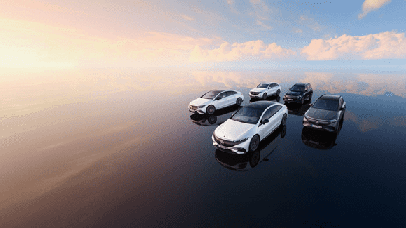 Clienții din România pot utiliza de acum showroomul online Mercedes-Benz