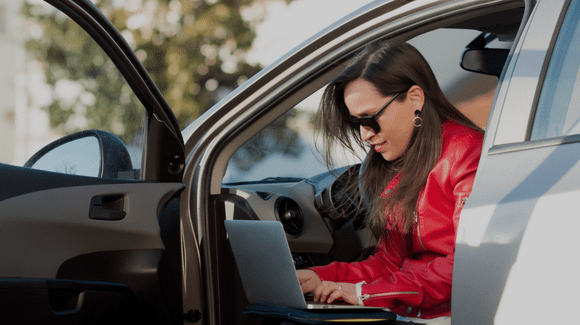 (P) Călătoria de Afaceri în România: De ce închirierea unei mașini este cheia succesului tău în deplasare