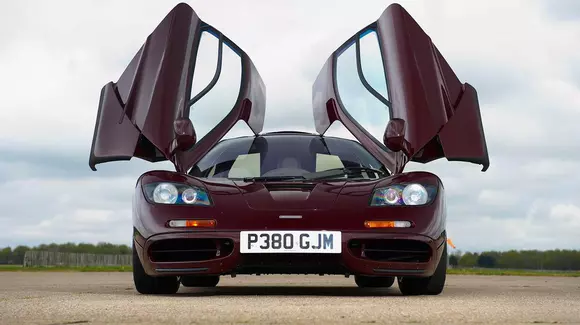 McLaren F1 de vedetă - Rowan Atkinson își scoate mașina la vânzare