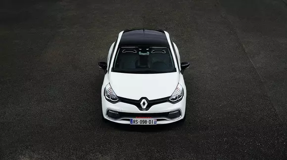 Clio RenaultSport 220 Trophy EDC: Cel mai puternic hothatch subcompact vine din Franța