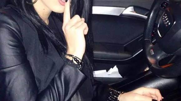 Trei luni fără permis dacă folosiți telefonul sau filmați când vă aflați la volan