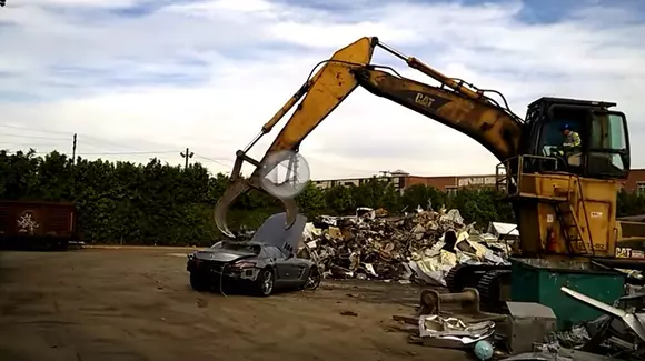 Un Mercedes-Benz SLS AMG a ajuns la casat