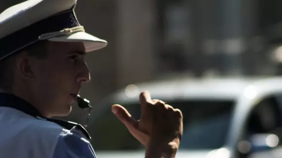Ce pățești dacă înjuri la volan și te aud oamenii legii