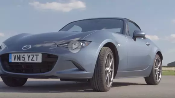 Mazda MX-5 într-un duel aprins cu Toyota GT86