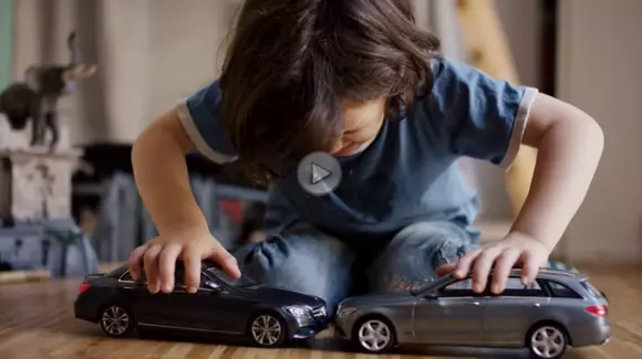 Mercedes-Benz strică jocul copiilor pasionați de mașini