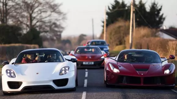 Paul Bailey, primul om care deține "Sfânta Treime" a hypercar-urilor și-a avariat Porsche-ul 918 Spyder