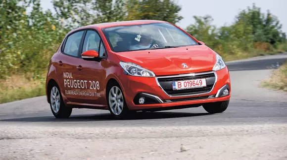 Peugeot 208 1.2 PureTech - Esență tare în sticlă mică