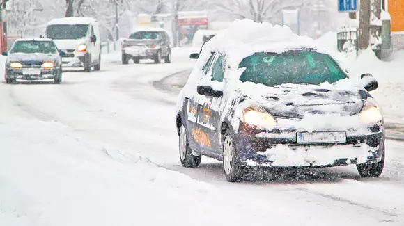 De ce trebuie să ne curățăm mașina de zăpadă (video)