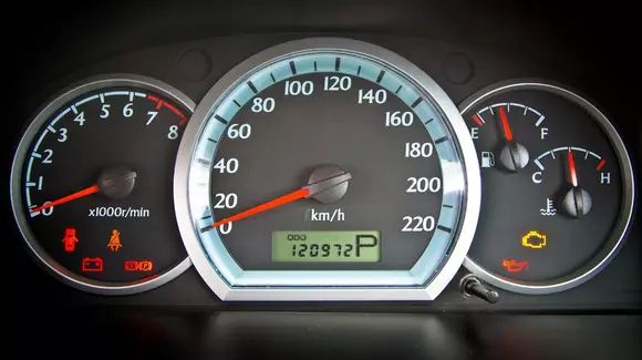 România - O afacere de peste 300 de milioane de euro pe an din piața neagră a kilometrilor