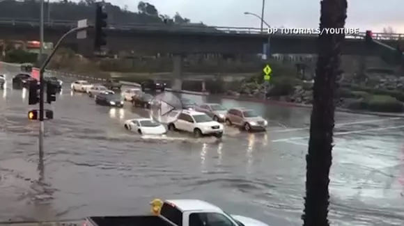 Un Lamborghini sfidează inundațiile