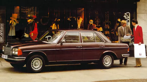 Mercedes-Benz celebrează 40 de ani de la nașterea lui W123