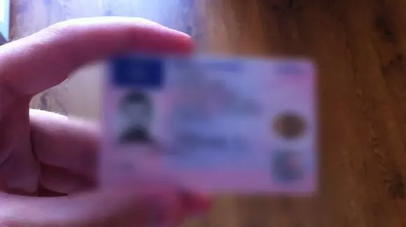 Ce a pățit un bucureștean care a mers să-și schimbe permisul după ce și-a lăsat barbă?