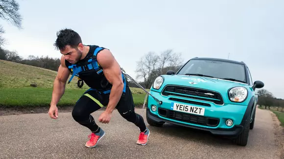 A tras 42,2 kilometri un MINI Countryman. Totul pentru o cauză nobilă