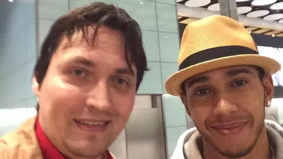 EXCLUSIV | El e românul cu o colecție impresionantă de “surprize” de la gume Turbo: “Am 6.000 de exemplare diferite”