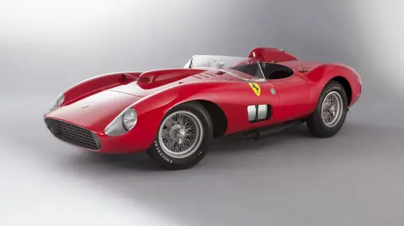 Acest Ferrari 335 Sport Scaglietti din 1957 este cea mai scumpă mașină vândută la licitații