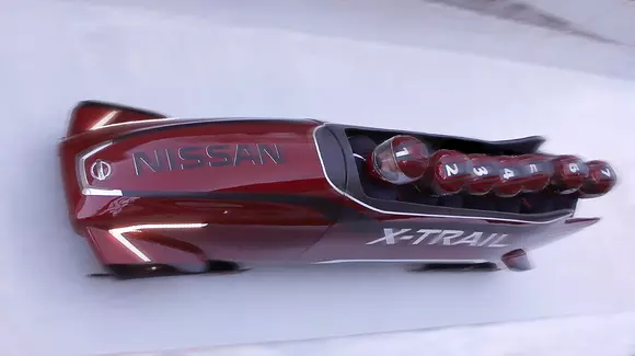 Nissan a prezentat primul bob cu șapte locuri din lume