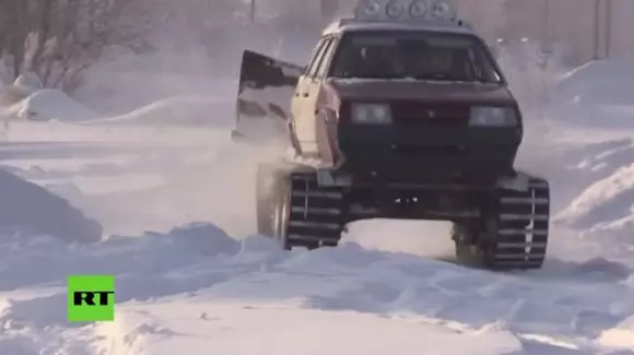 Un rus și-a transformat Lada în tanc | VIDEO