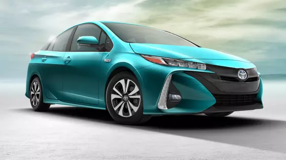 Toyota Prius a primit și o versiune plug-in
