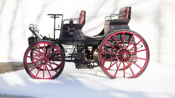 Armstrong Phaeton, primul hibrid din lume. An de fabricație: 1896. Preț estimat: peste 150.000 de euro