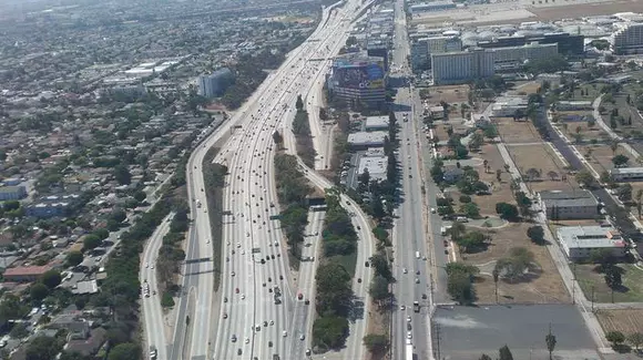 Orașul în care nimeni nu merge pe jos? Aici există mai multe mașini decât oameni!