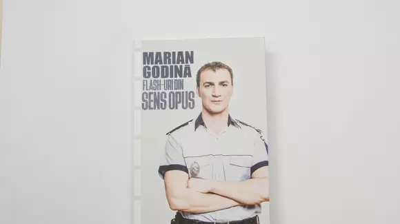 Flash-uri din sens opus - Recenzia unui fenomen