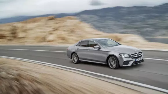 Trei dotări inteligente ale noului Mercedes E Class