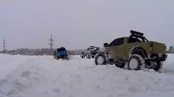 Cum se descurcă în zăpadă mașinile 4X4 de jucărie! | VIDEO